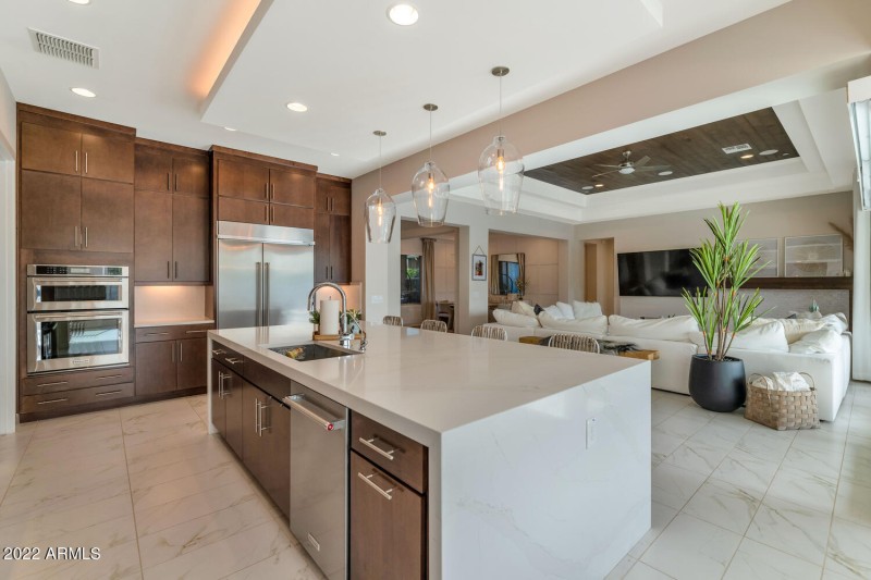 2855 E Los Gatos Dr-large-013-034-2855 E