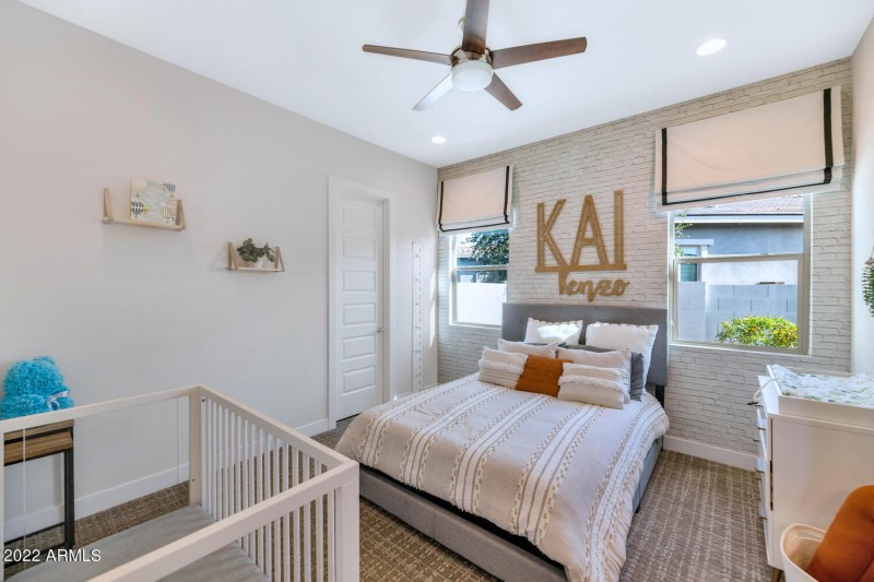 2855 E Los Gatos Dr-large-033-043-2855 E