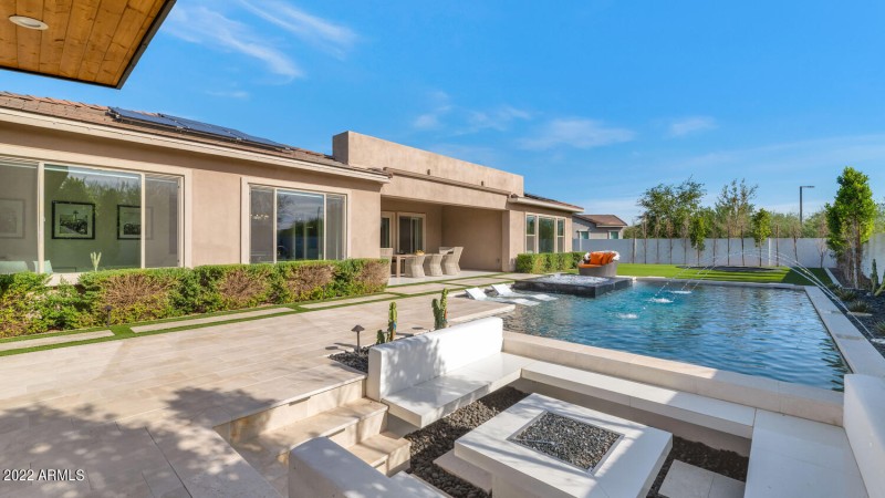 2855 E Los Gatos Dr-large-044-025-2855 E