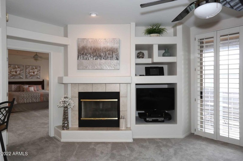 12 Great Room-Fireplace