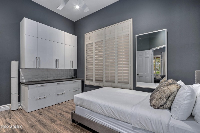 Guest Room 1 with Queen