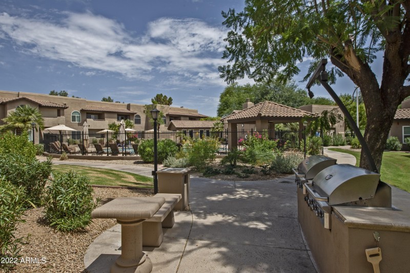 015_Community Grounds