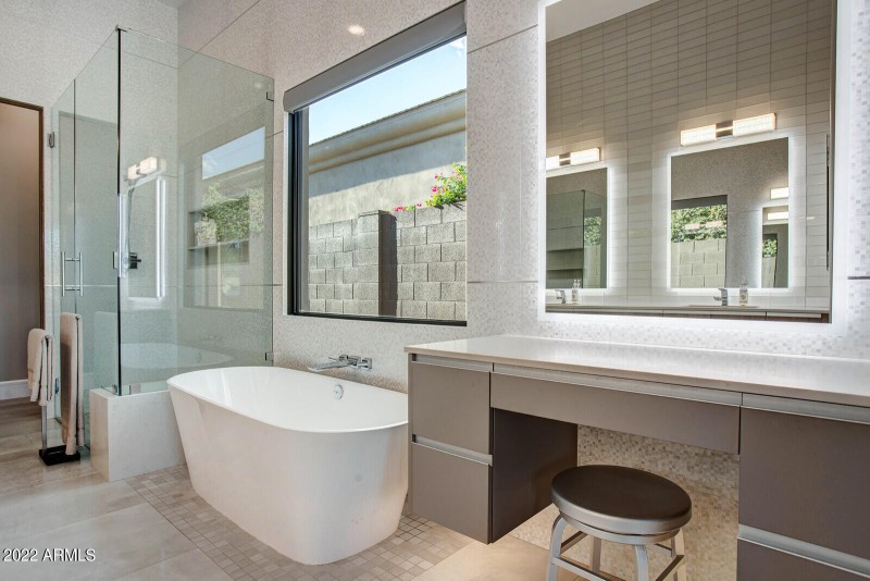 52_19823_N_83rd_Pl__52_mls