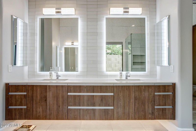 53_19823_N_83rd_Pl__53_mls