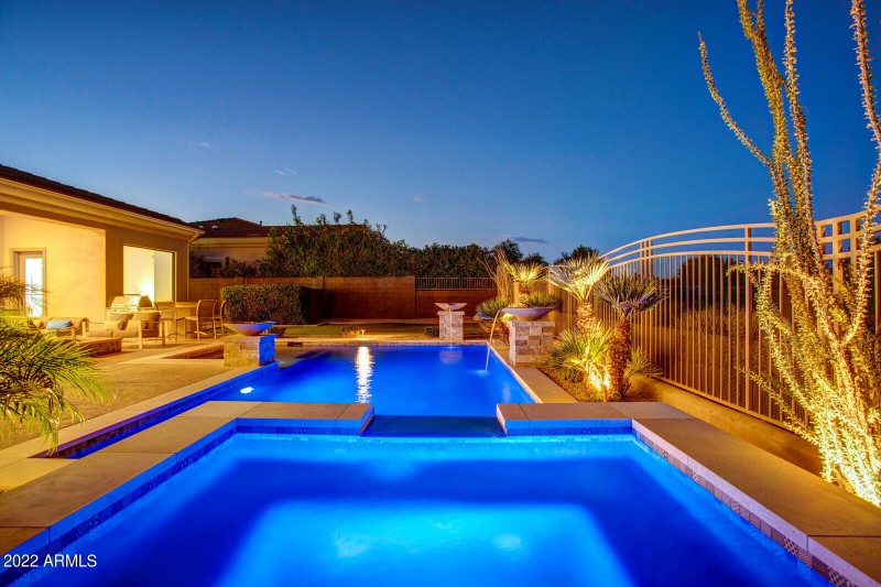 94_19823_N_83rd_Pl__94_mls