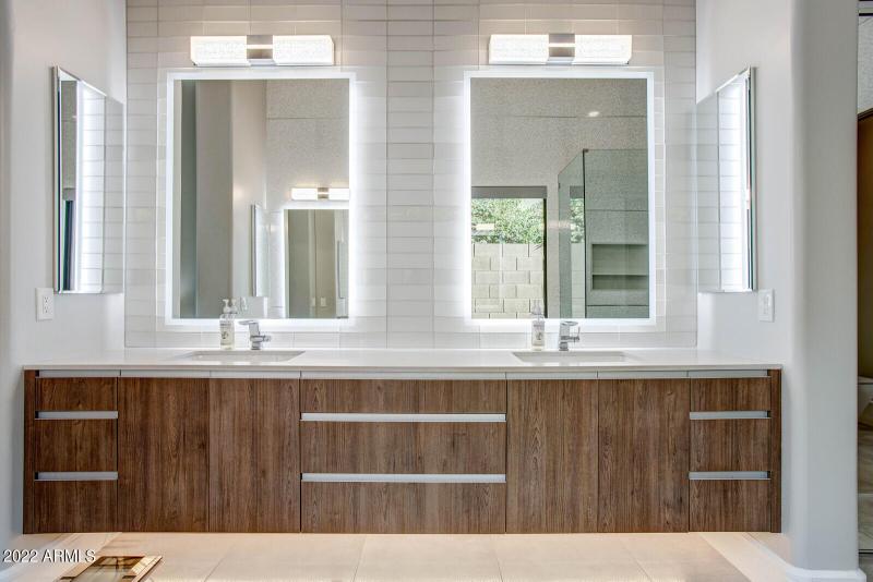 53_19823_N_83rd_Pl__53_mls