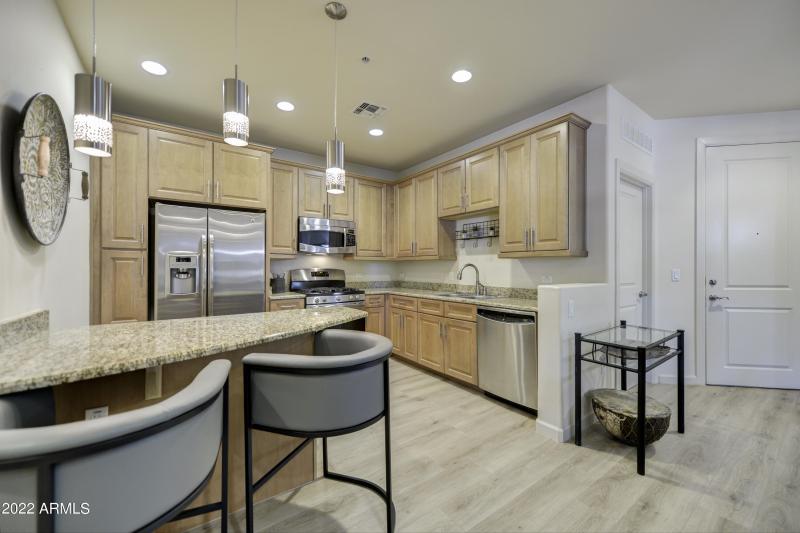 Kitchen-Breakfast Bar