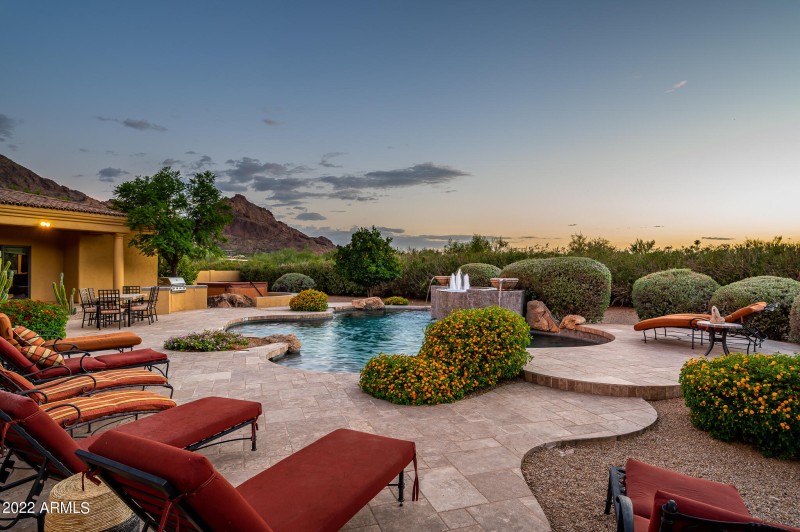 ABSOLUTELY STUNNING OASIS