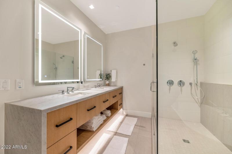 6331 E Phoenician Blvd-large-041-040-633