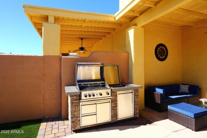 Covered Patio-BBQ Grill