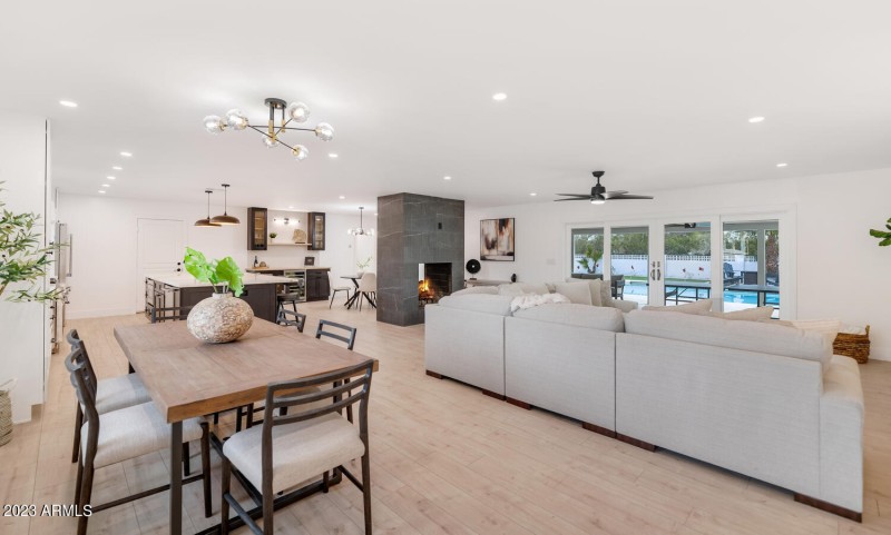 5311 N Woodmere Fairway-large-010-028-53