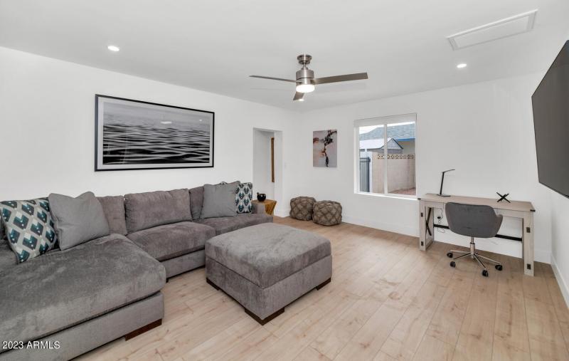 5311 N Woodmere Fairway-large-025-027-53