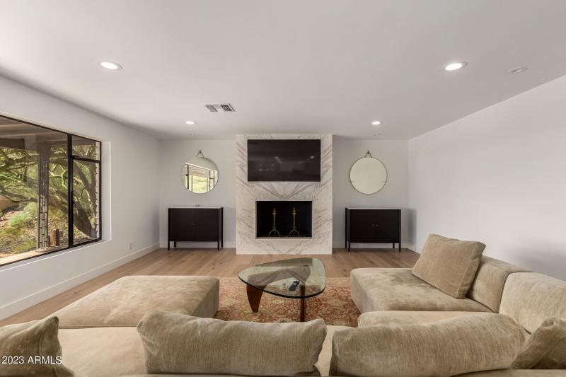 0019-01 - Saddle Rock