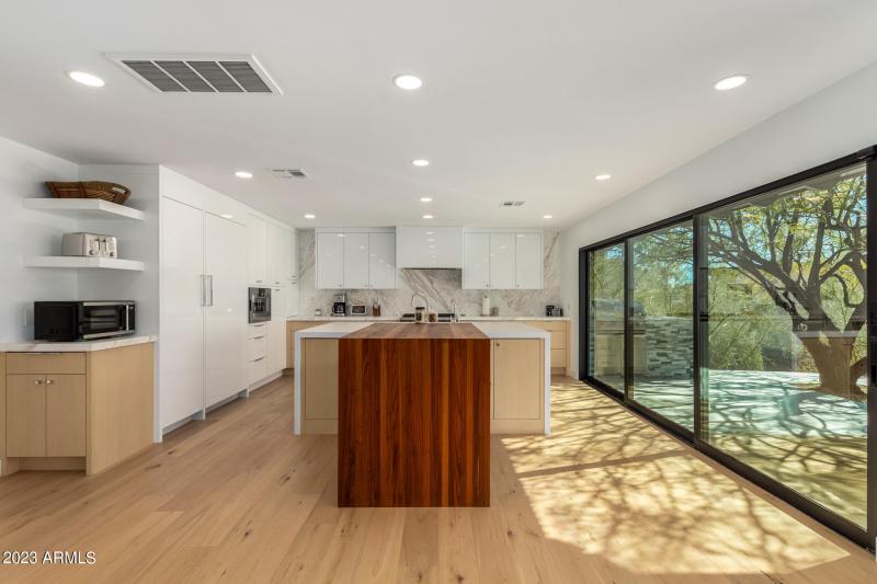 0029-10 - Saddle Rock