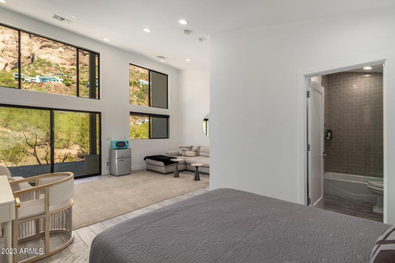 Full Bathroom in Casita