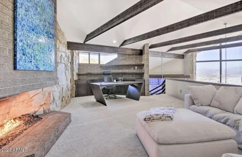 upstairs loft/office