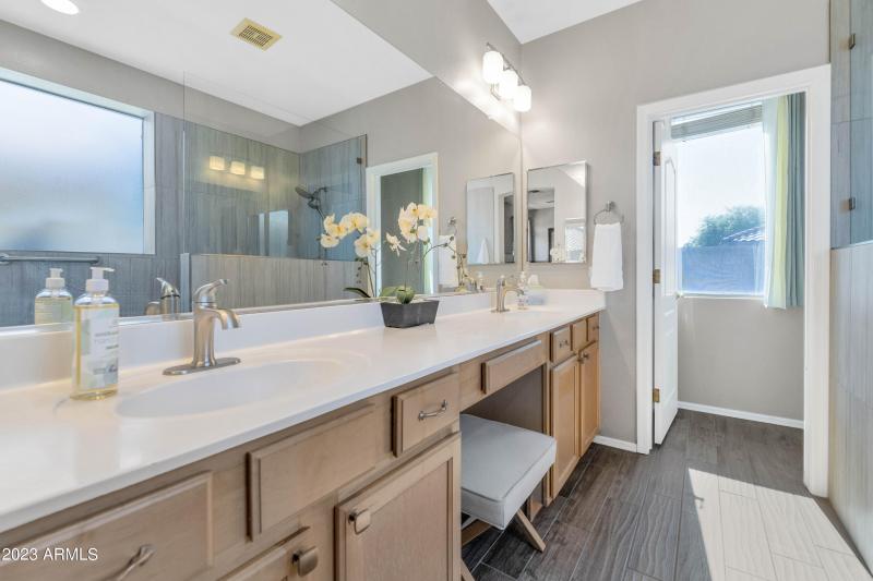 Dual vanity at Master BRM