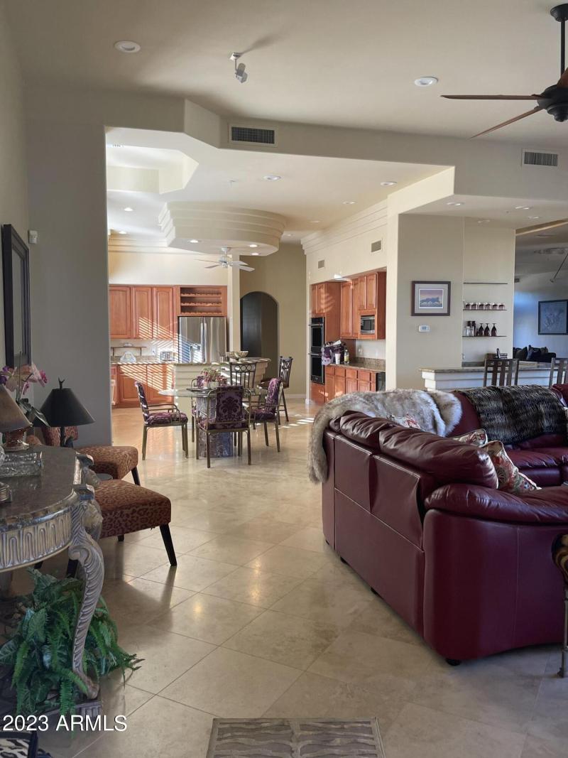 GARAGE FAMILY ROOM LOOING INTO KITCHEN