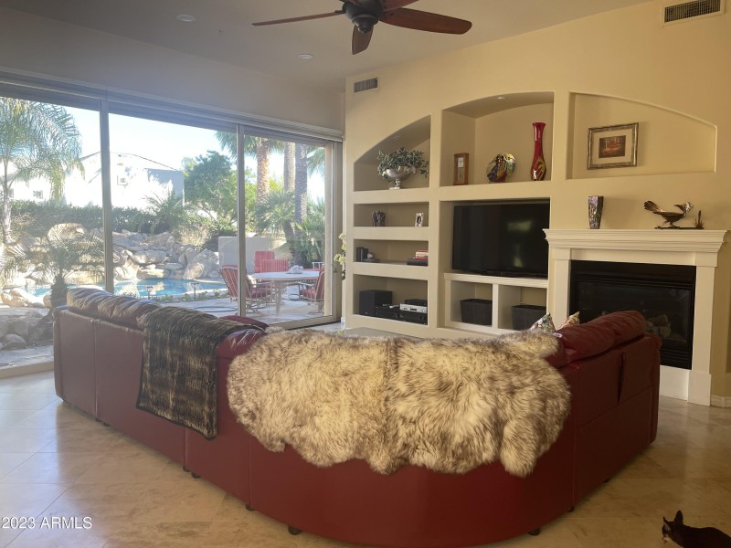 FAMILY ROOM WITH FIREPLACE