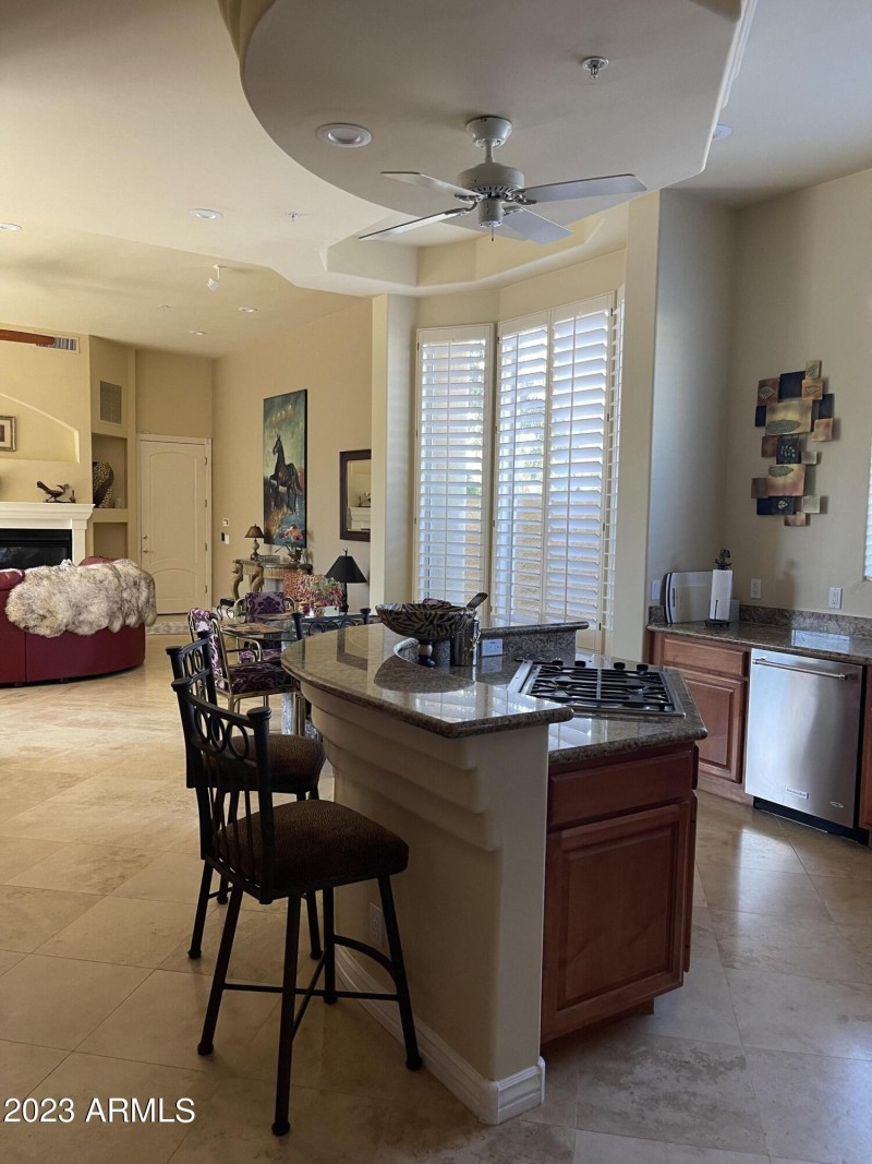KITCHEN ISLAND COUNTER