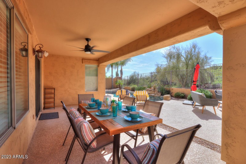 32 Outdoor dining towards the pool