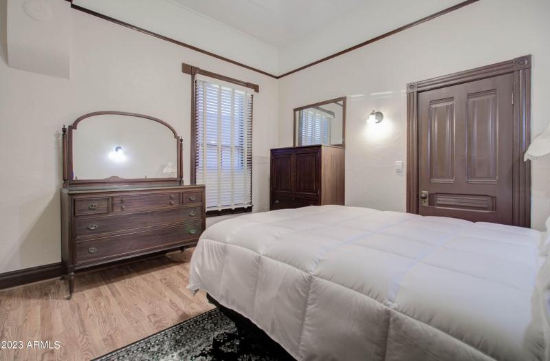 365 S Broad St Interior-16