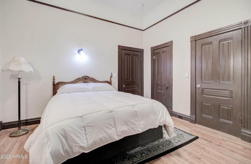 365 S Broad St Interior-17