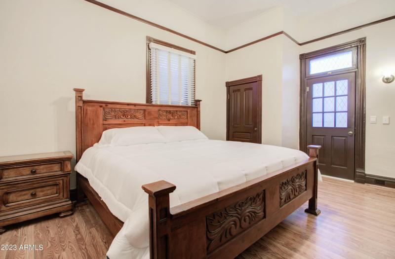 365 S Broad St Interior-18