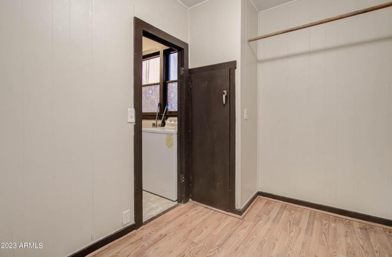 365 S Broad St Interior-22