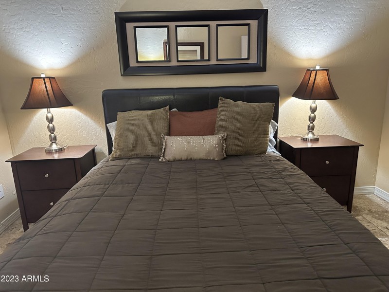 Bedroom with queen size bed