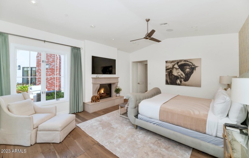 4202 N 64th St-large-024-018-4202 N 64th