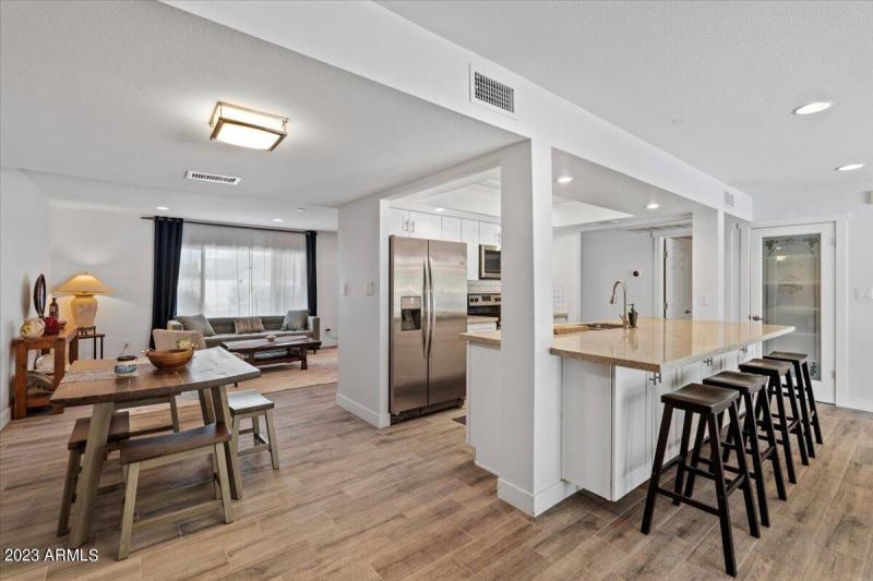 Open Kitchen with Breakfast Bar