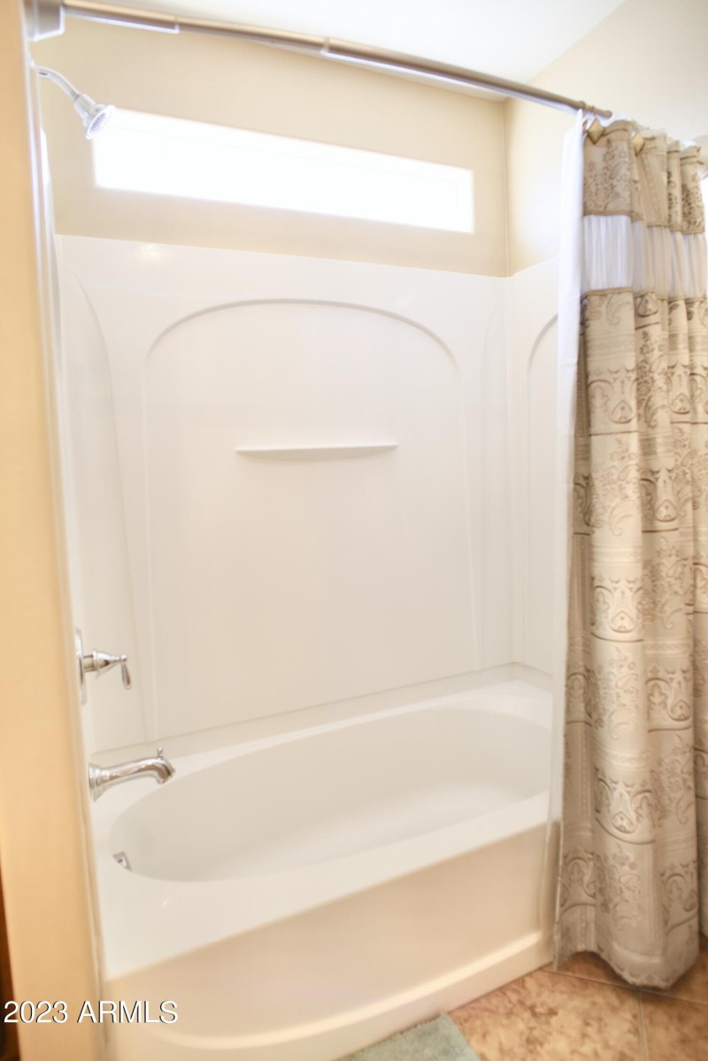 D3F6972C-50BF-4C20-A1F9-E0E131B8A737_1_2