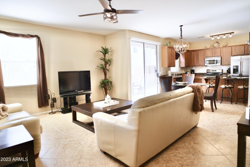 E5C46808-CE8C-4157-B85C-1B512B85309E_1_2