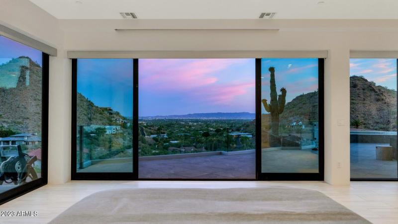 4010 E Canyon Ct-large-027-020-4010 Cany