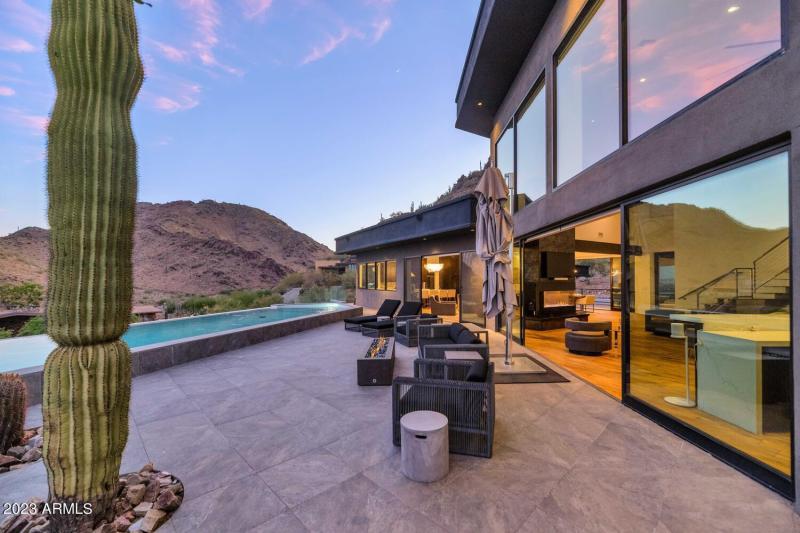 4010 E Canyon Ct-large-037-040-4010 Cany