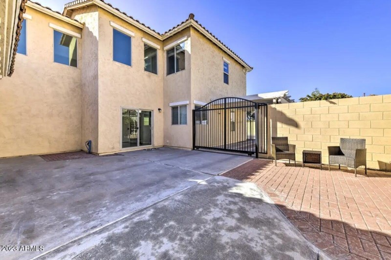 153 N Greenwood side