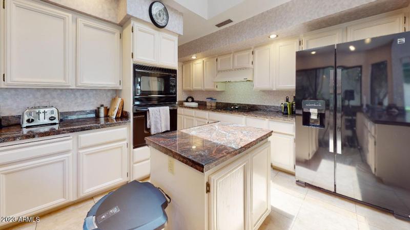 10476-E-Cannon-Dr-Kitchen(1)