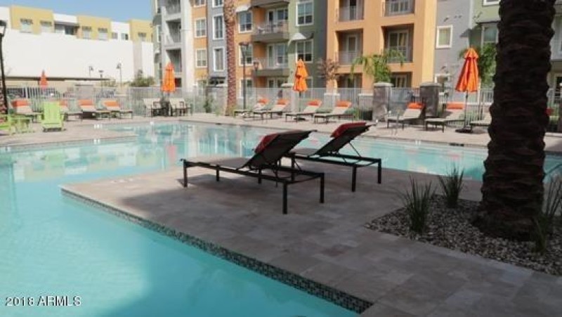 swimmingpool