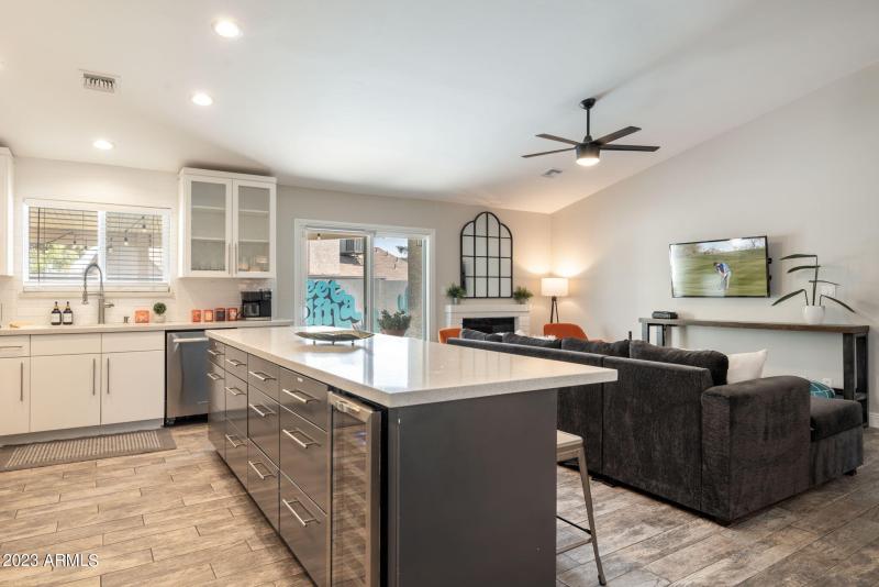 7-web-or-mls-6325-e-carolina-dr