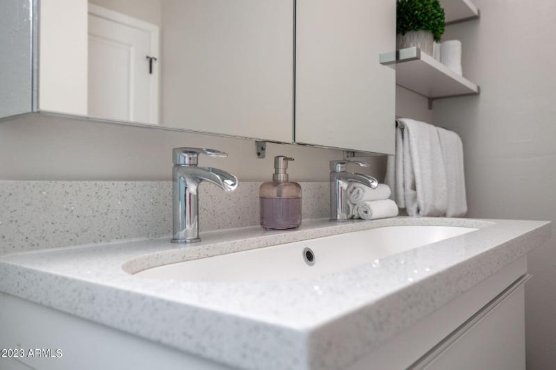 38-web-or-mls-6325-e-carolina-dr