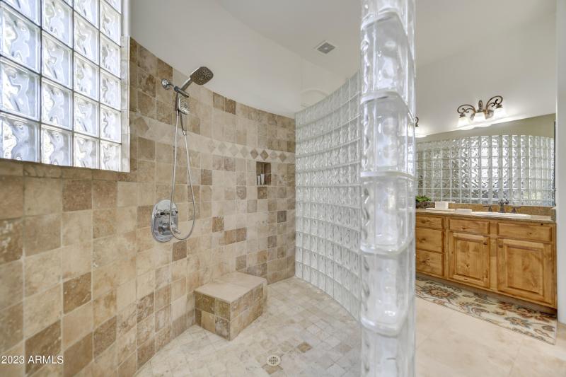 029_Master Shower Detail