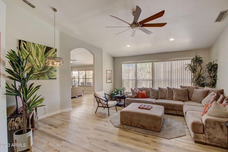 10-web-or-mls-W Muriel Dr-010