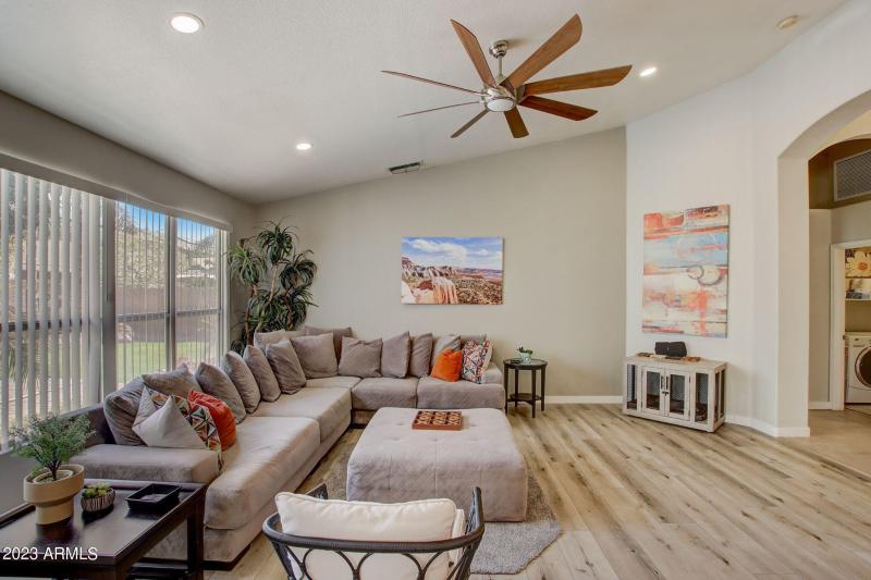 11-web-or-mls-W Muriel Dr-011