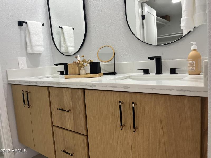 Master Bath-Double Sinks, Floating Cabin