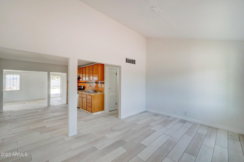2148 W Hazelwood-4