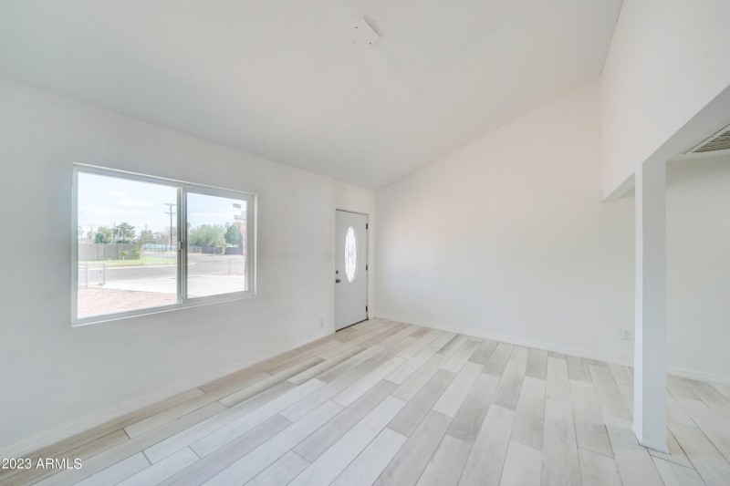 2148 W Hazelwood-5