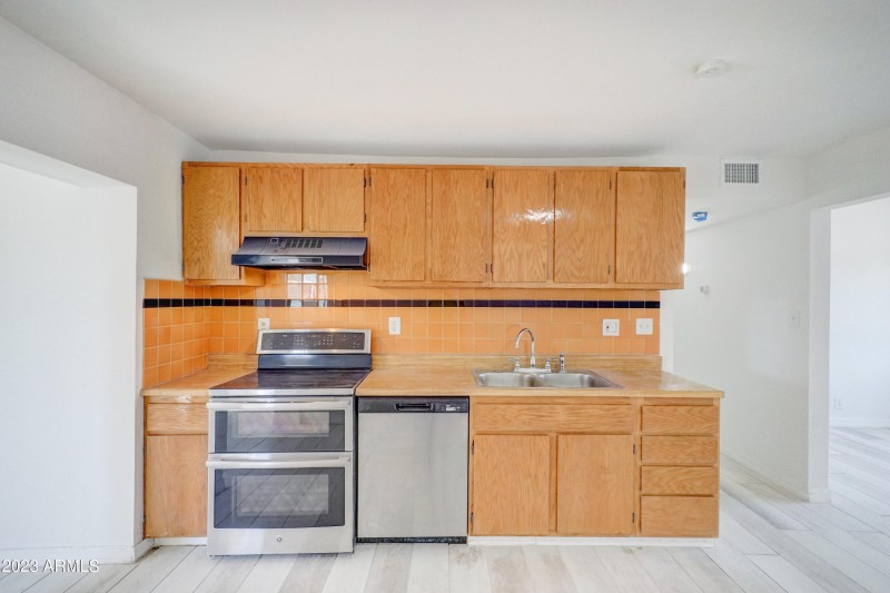 2148 W Hazelwood-8