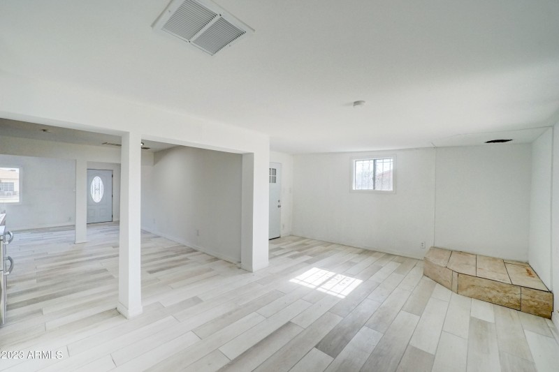 2148 W Hazelwood-10