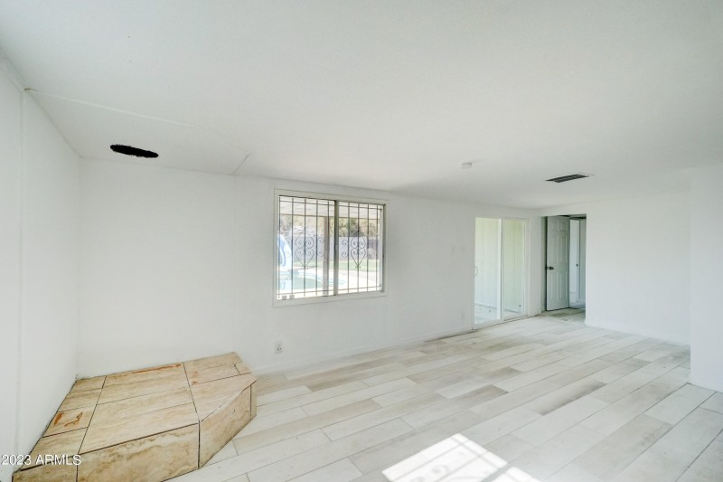 2148 W Hazelwood-11